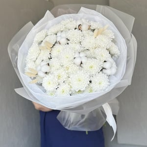 Белоснежный букет из хризантем