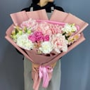 Букет с розами и гортензией из альстромерий и эустом