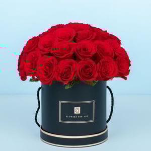 Шляпная коробка с цветами «Grandeur Красная коробка» из роз