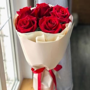 Букет из 5 красных роз