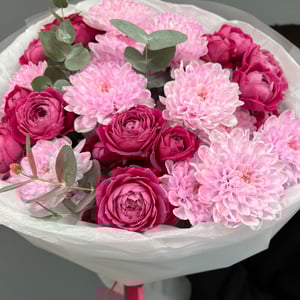 Букет из кустовой хризантемы, роз