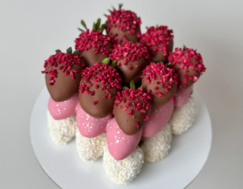 торт из ягод клубники