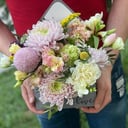 Букет «Дружество» из эустом и хризантем