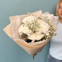 Букет с гипсофилой и хризантемой