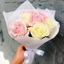 Букет «Семь белых и розовых роз»