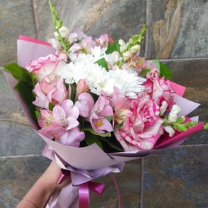 Букет «Симфония» из роз и альстромерий