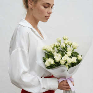 Букет «Белая кустовая роза 7шт»