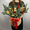 Шляпная коробка с цветами «Новогодняя композиция из ели с мишкой»