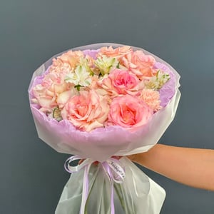 Букет «Элегия любви» из роз и альстромерий