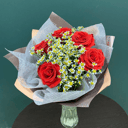 Букет «Сияние чувств» из роз и ромашек