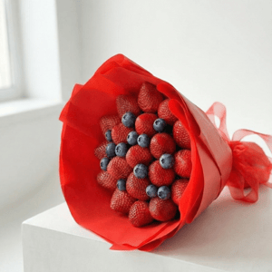 Букет из клубники и голубики