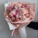 Букет «Тропикана» из орхидей и пионов