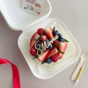 Бенто торт 8 марта с ягодами