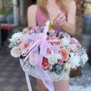 Корзина с цветами: лавандовые сны-2 из роз и гвоздик