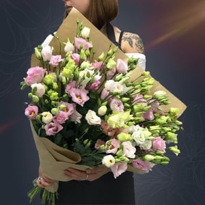 Букет из 25 лизиантусов микс из эустом