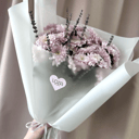 Букет с ароматом лаванды из экзотических цветов и хризантем