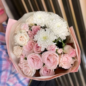 Букет Симфония из гвоздик и хризантем