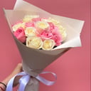 Букет «19 белых и розовых роз»