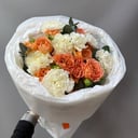 Букет «Оранжевый блюз» из гвоздик и роз