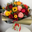 Композиция «Осенняя пора» из роз и гвоздик