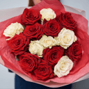 Букет «Розы красные и белые 15 штук»