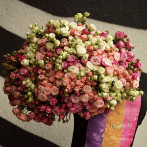 Букет «Королевские кустовые розы XXL»