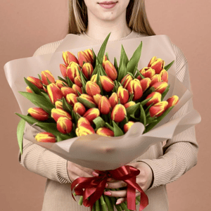 Букет «Огненное сияние» из тюльпанов