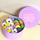 Шляпная коробка с цветами «Макарони и цветы в коробке»