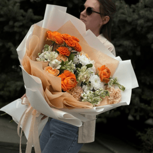 Букет "Чудесное мгновение" из роз и альстромерий