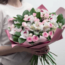 Букет из роз и альстромерий Свидание