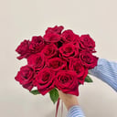 Букет живых цветов из 15 красных роз под