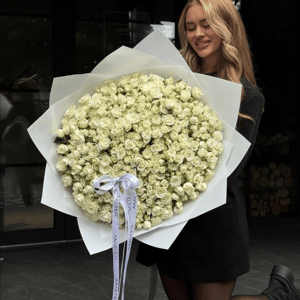 Букет из кустовой белой розы