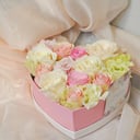 Композиция в форме сердца «С любовью для тебя» из эустом и роз