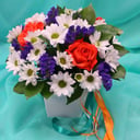 Коробка с цветами «Машкины ромашки» из роз и хризантем