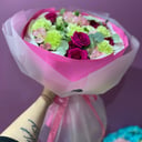 Букет цветов Яркий из роз и альстромерий