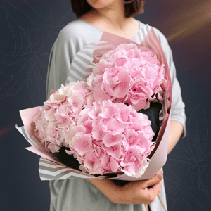 Букет из 3 розовых гортензий