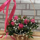 Корзина с цветами «Нежность» из роз и гипсофил