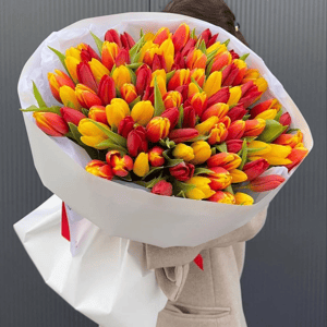 Букет «Микс из тюльпанов с оформлением»