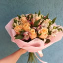 Букет «Сандра» из роз и альстромерий