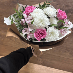 Букет «Мамуля я тебя люблю!» из роз и альстромерий