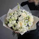 Букет «С чистого листа» из хризантем и роз