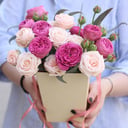 Коробка с цветами «Сумочка с комплиментами»