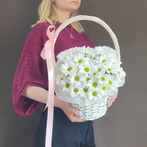 Корзина с ромашками "Ромашковое поле" из хризантем