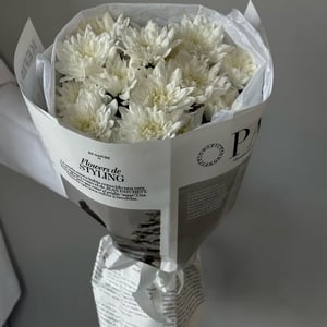 Букет из белых хризантем
