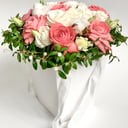 Шляпная коробка с цветами «Хлопковое облачко» из роз и эустом