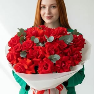 Яркий букет 21 французская Роза Нина