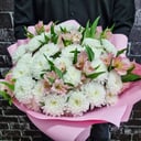 Букет «Нежный аромат» из хризантем и альстромерий