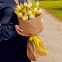 Букет «Желтые и белые тюльпаны, 21 шт»