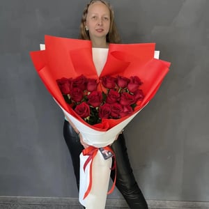 Букет из 15 красных роз Эквадор 50-60см