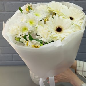 Букет "Летнее настроение" из гвоздик и гербер